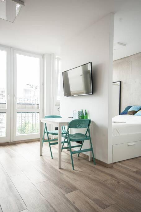 Unique With Stunning View & Netflix Varsovia